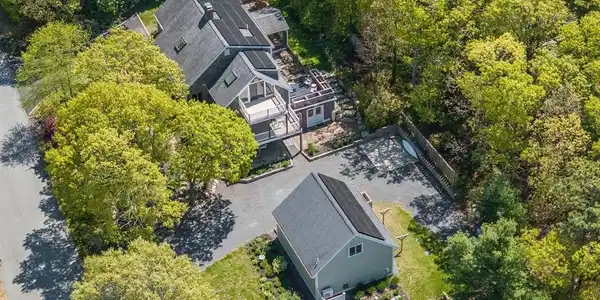 10 Westerly Dr