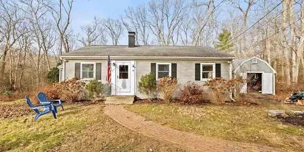 22 Eisenhower Ln
