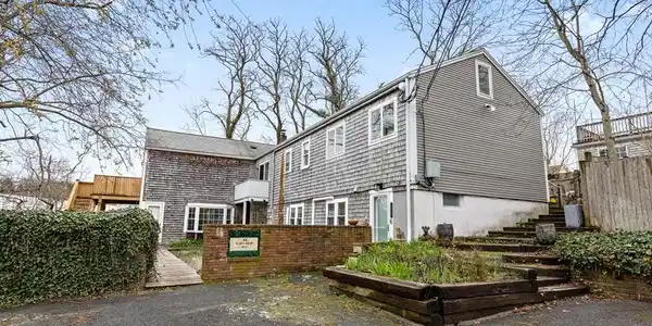 23 Harry Kemp Way