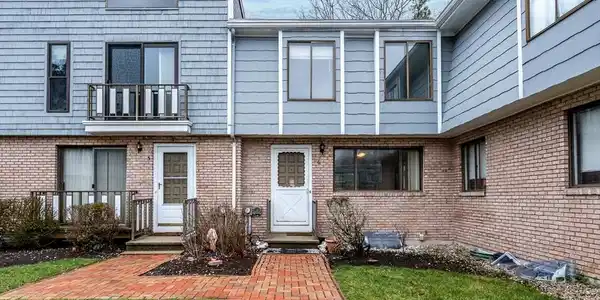 329 W Main St
