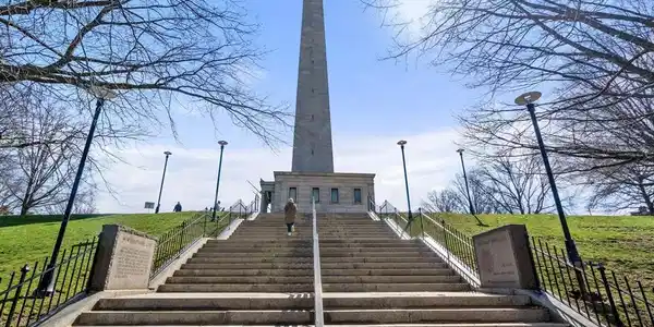 25 Monument Square