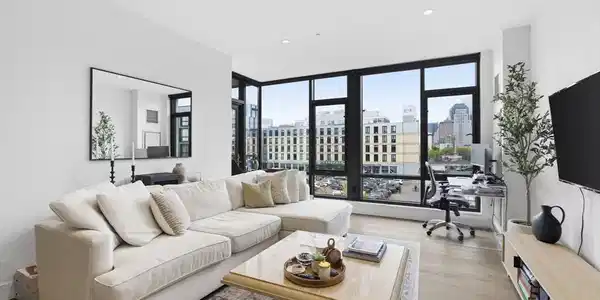 40 Traveler St