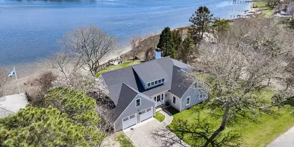 4 River Dr