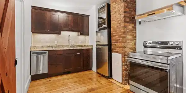 84 Bunker Hill St