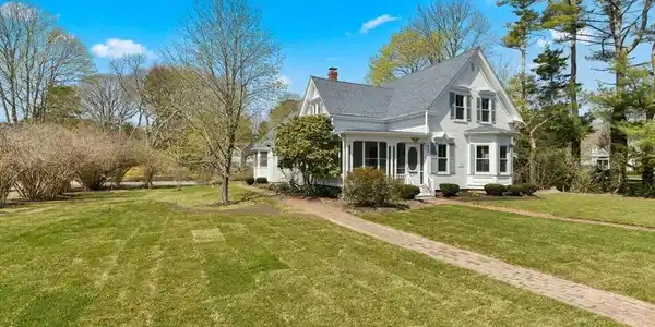 689 Main Street