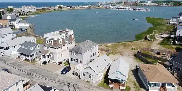 13 Moreland