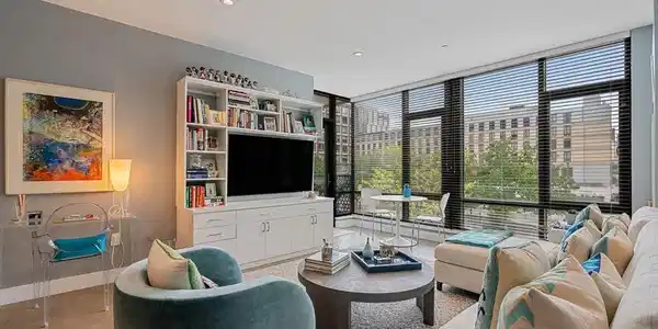 40 Traveler St
