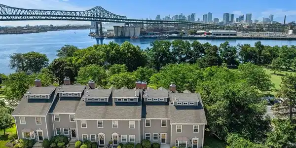 30 Breakwater Cv