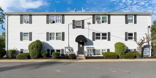 3682 N Main St