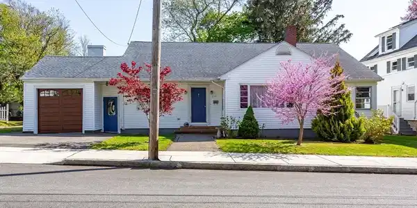 277 Valentine St