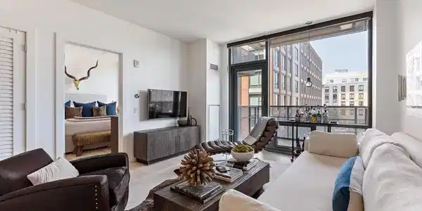 32 Traveler St