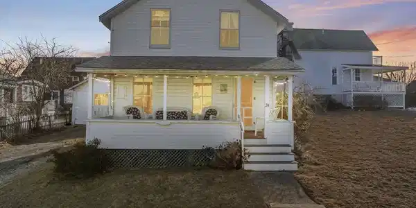 24 Forest Ave