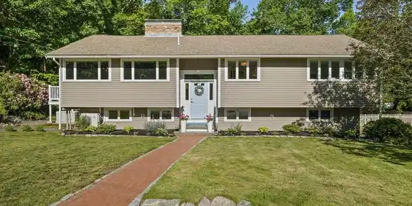 33 Cedar Acres Ln