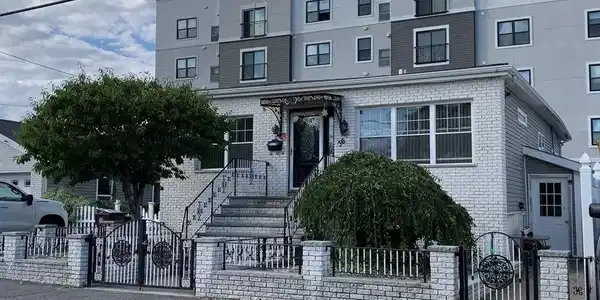 36 Beach Rd