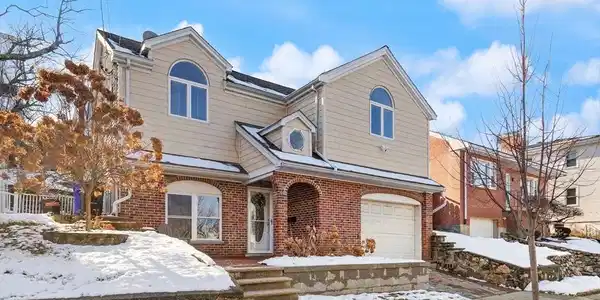 44 Waldemar Ave