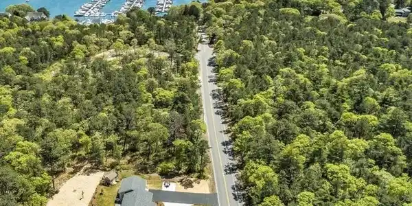 300 Mashpee Neck Rd