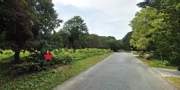 18 Commodore Ln