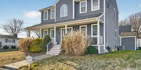 7 Bradley Ave