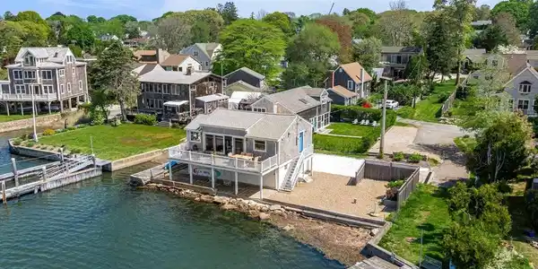 8 Bonneau Court