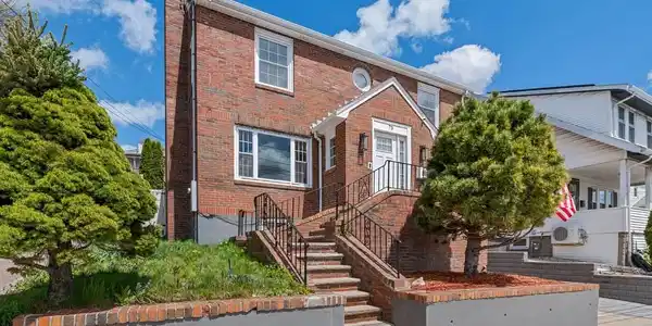 75 Suffolk Ave
