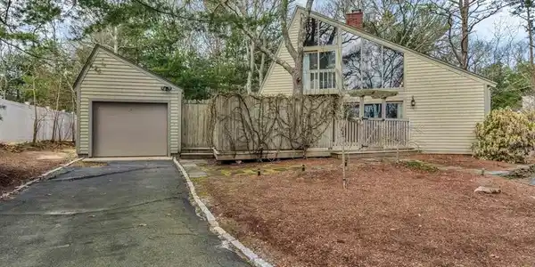 97 Fells Pond Rd
