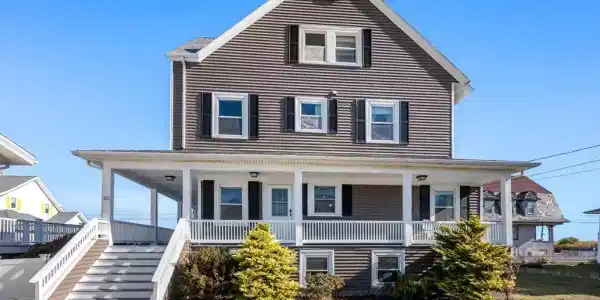 122 Manomet Avenue