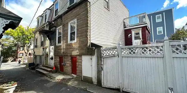 6-8 Noble Court