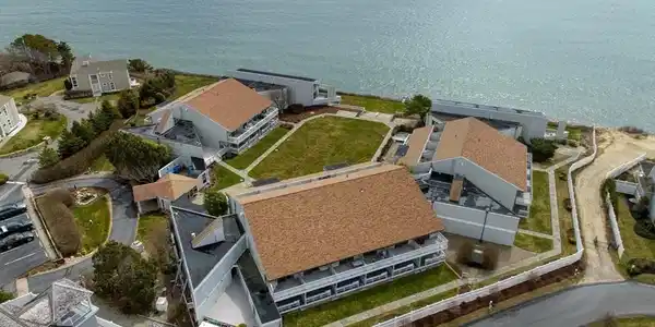 94 Shore Dr W