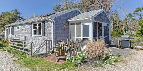 82 Shore Rd