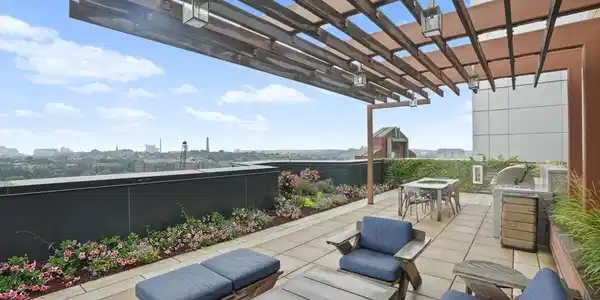 100 Lovejoy Wharf