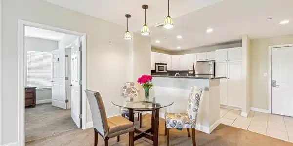 10 Seaport Dr