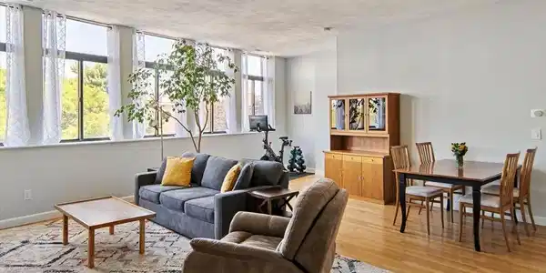 99 Gove St