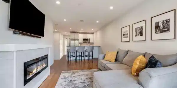 328 W 3rd St