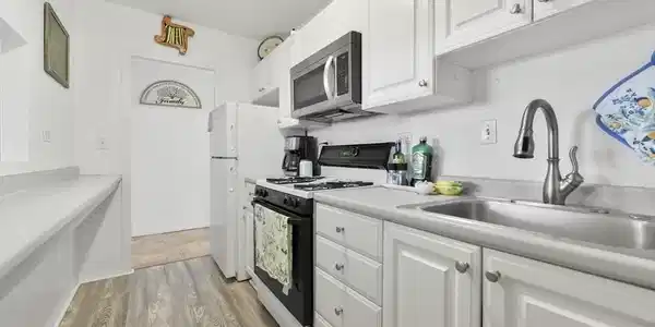 6 Whittier Pl