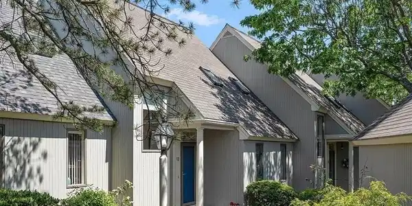 13 Bayridge Lane