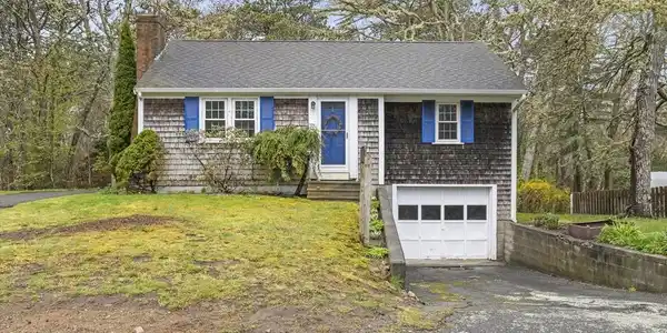 14 Meadowbrook Ln