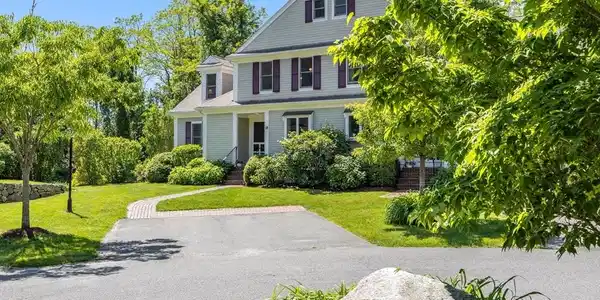 850 W Falmouth Hwy