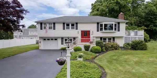 26 Lynda Ln