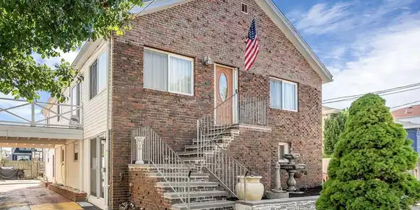 57 Bateman Ave