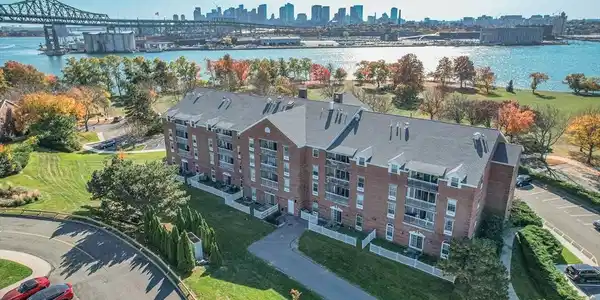 160 Commandants Way