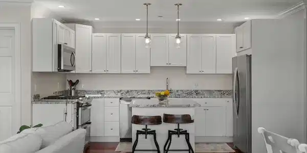 120 W 7th St