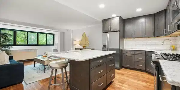2 Hawthorne Pl