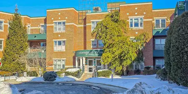 10 Pleasant St