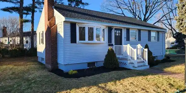 44 Bowes Ave