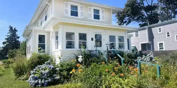 15 Cottonwood Ave