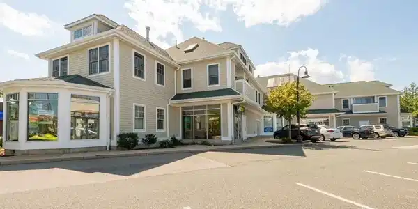 33 Railroad Ave