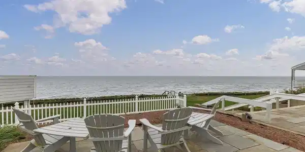 94 Shore Dr W