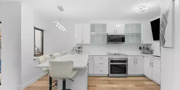 300 Lynn Shore Dr