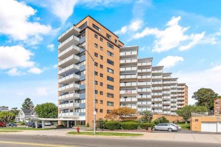 300 Lynn Shore Drive