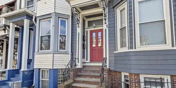 571 E Broadway